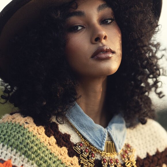 Poncho - Picture 5 of 8